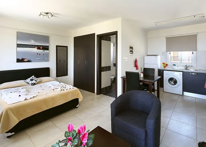 Lägenhetshotell Club St. George (adults Only) 3*